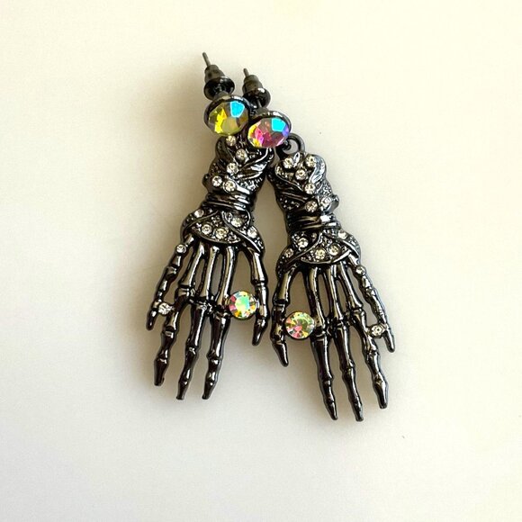 NEW HALLOWEEN SKELETON HANDS GOTH PUNK EARRINGS - Picture 3 of 5